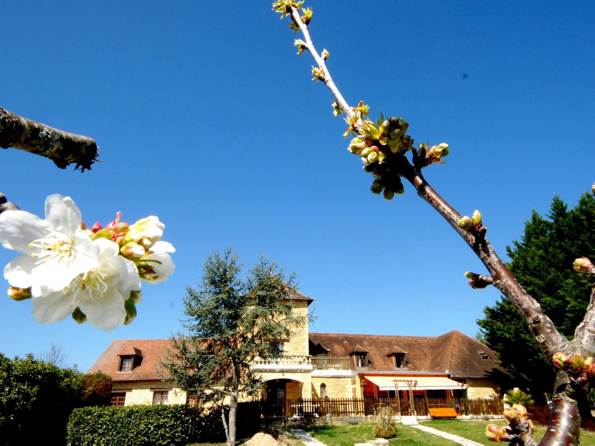Logis Hotel-Restaurant Les Collines 59 Route Des Cretes Cublac Exteriér fotografie